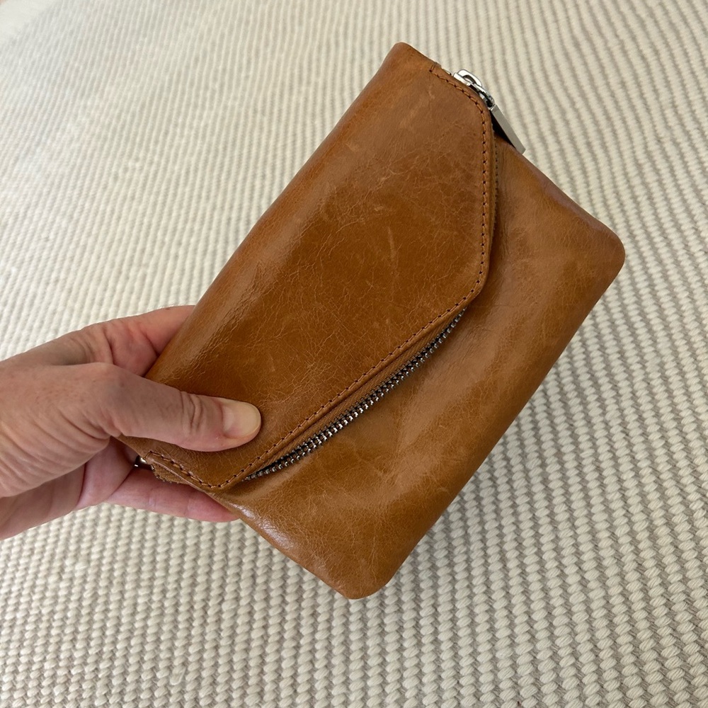 HOBO Convertible leather crossbody/clutch/handbag/wristlet. Festival ready! - Picture 9 of 13